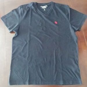 Tee shirt.